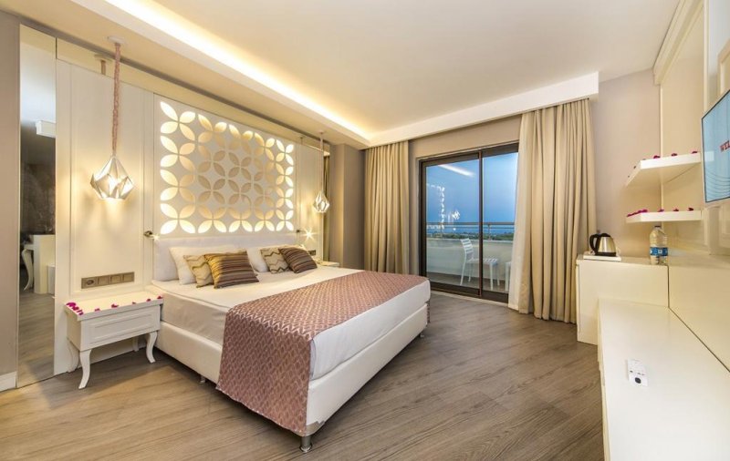 Diamond Premium Hotel and Spa Side
