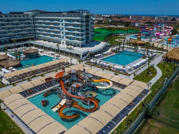 Dream Water World Side