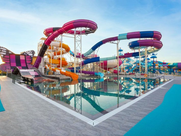 Dream Water World Side