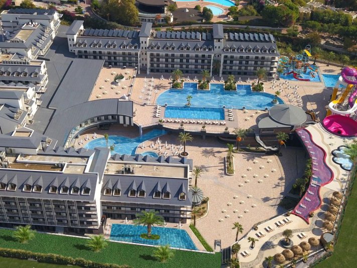 Dream World Palace Side
