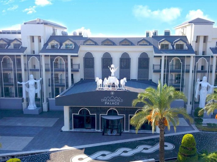 Dream World Palace Side