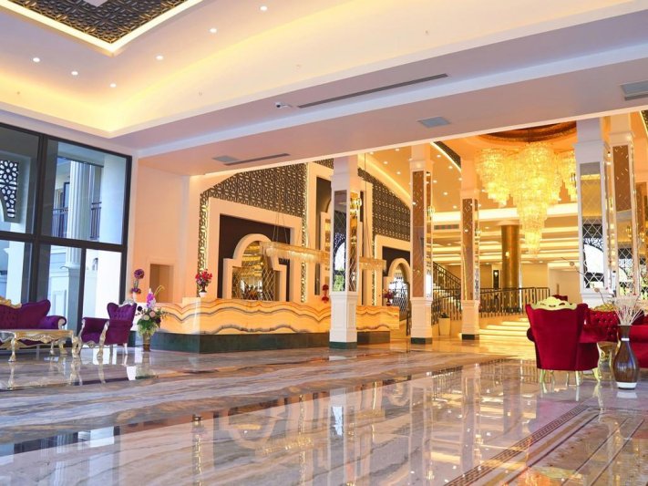 Dream World Palace Side
