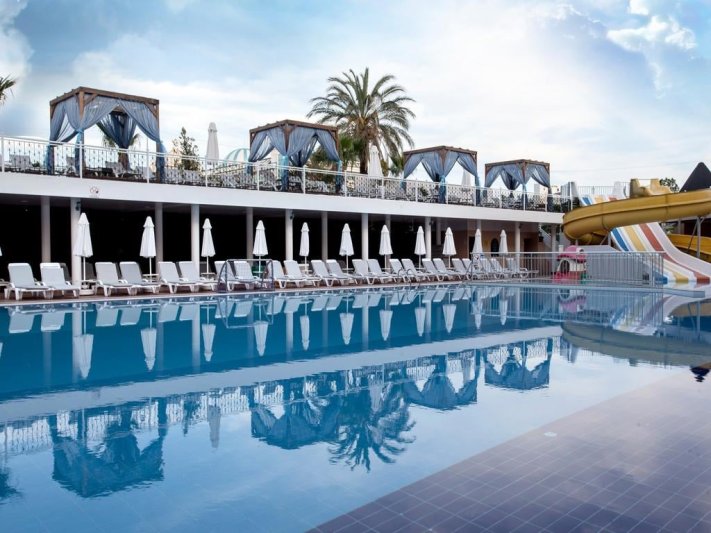 Dream World Resort & Spa Side