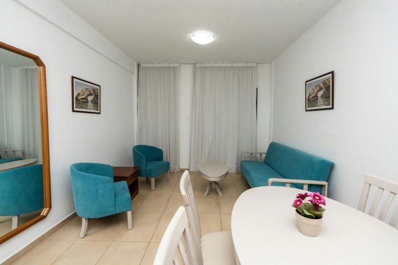 Dél-Ciprus utazás Flora Hotel Apartments