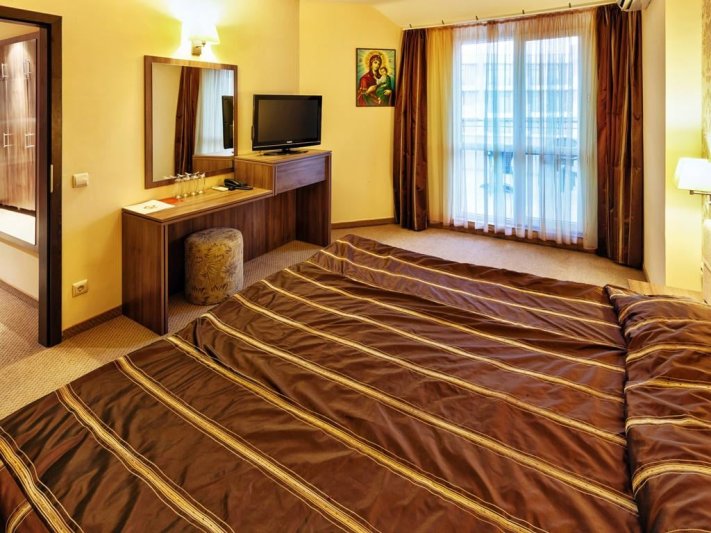 Napospart utazás Forum Hotel