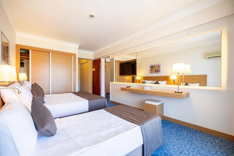 Izmir utazás Grand Efe