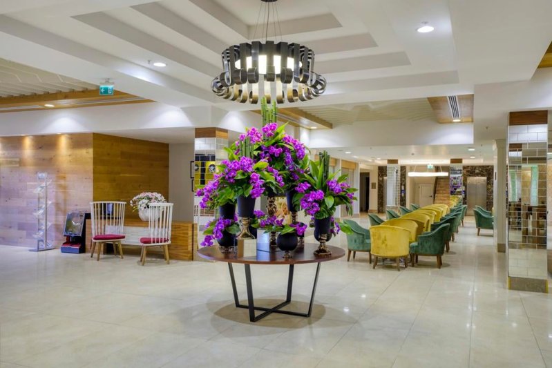 Antalya utazás Grand Park Lara