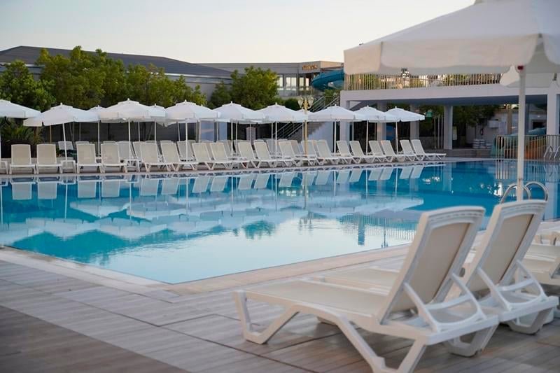 J adore Deluxe Hotel & Spa Side