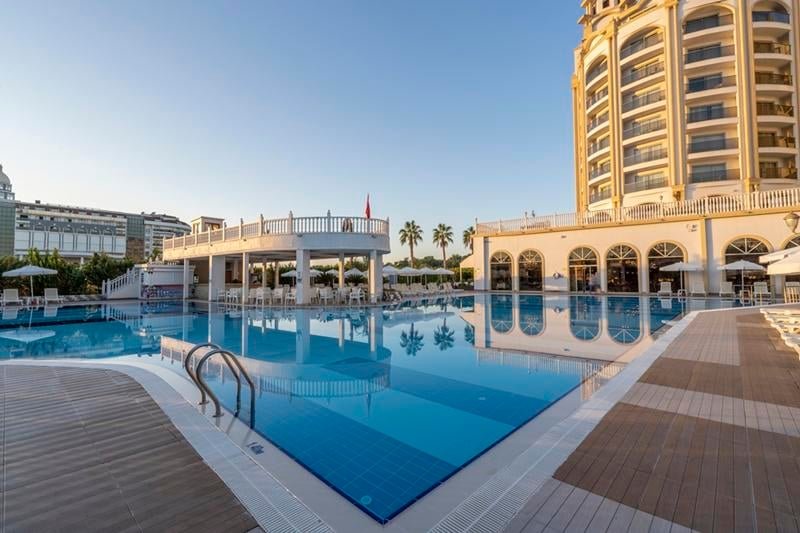 J adore Deluxe Hotel & Spa Side
