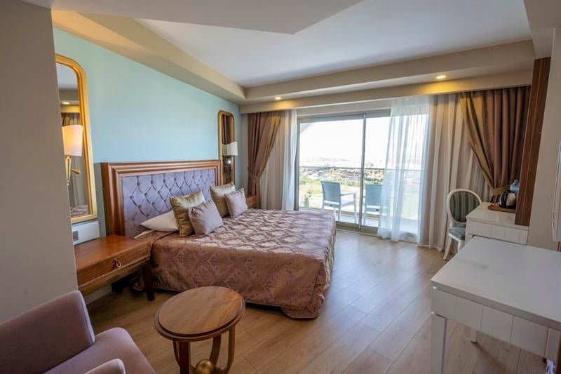 J adore Deluxe Hotel & Spa Side