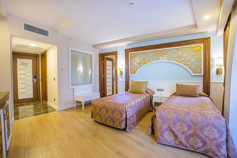 J adore Deluxe Hotel & Spa Side