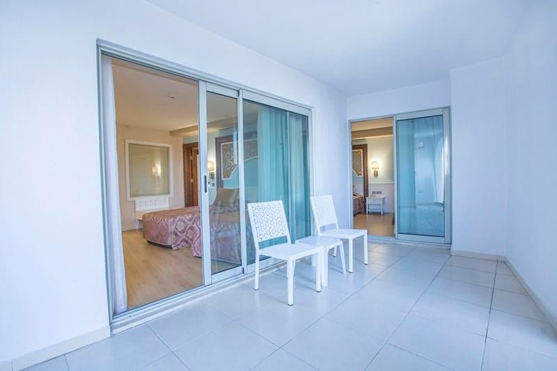J adore Deluxe Hotel & Spa Side