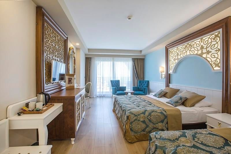 J adore Deluxe Hotel & Spa Side