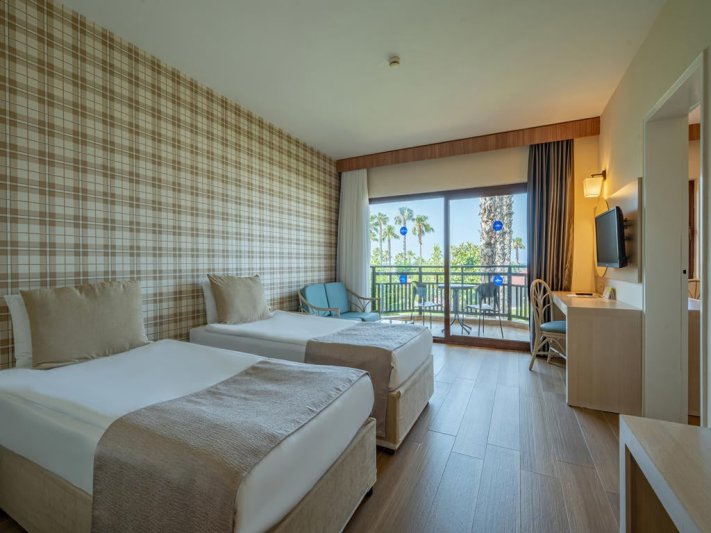 Alanya utazás Justiniano Club Park Conti