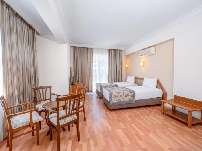 Alanya utazás Titan Garden Hotel