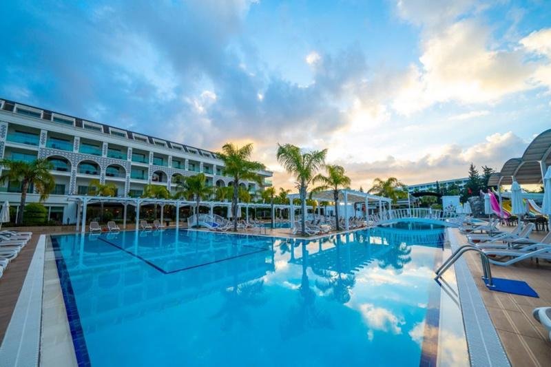 Kemer utazás Karmir Resort & Spa