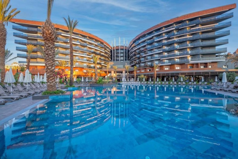 Kirman Calyptus Resort & Spa Side