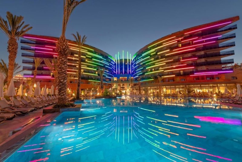 Kirman Calyptus Resort & Spa Side