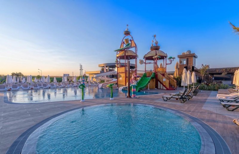 Kirman Calyptus Resort & Spa Side