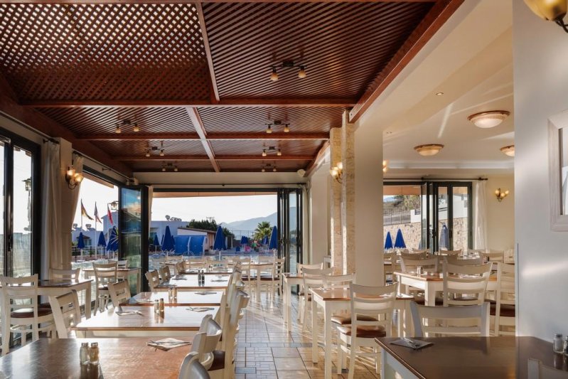 Kréta Stalida utazás Koni Village Hotel