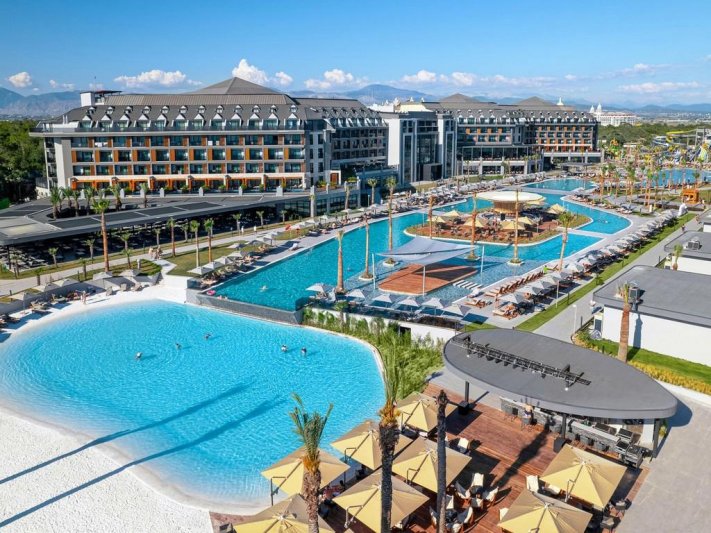 Lago Hotel Side