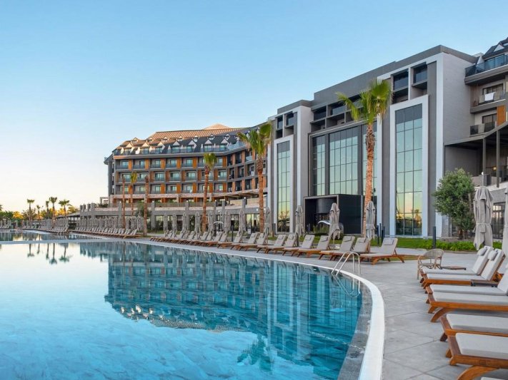 Lago Hotel Side