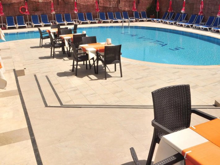 Lavitas Hotel Side