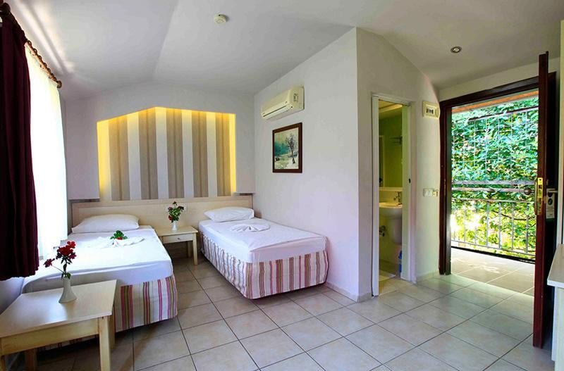 Leda Beach Hotel Side