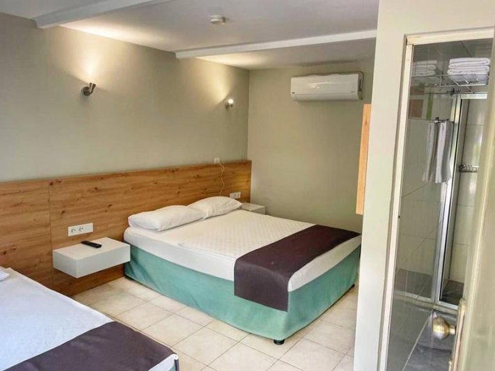 Leda Beach Hotel Side
