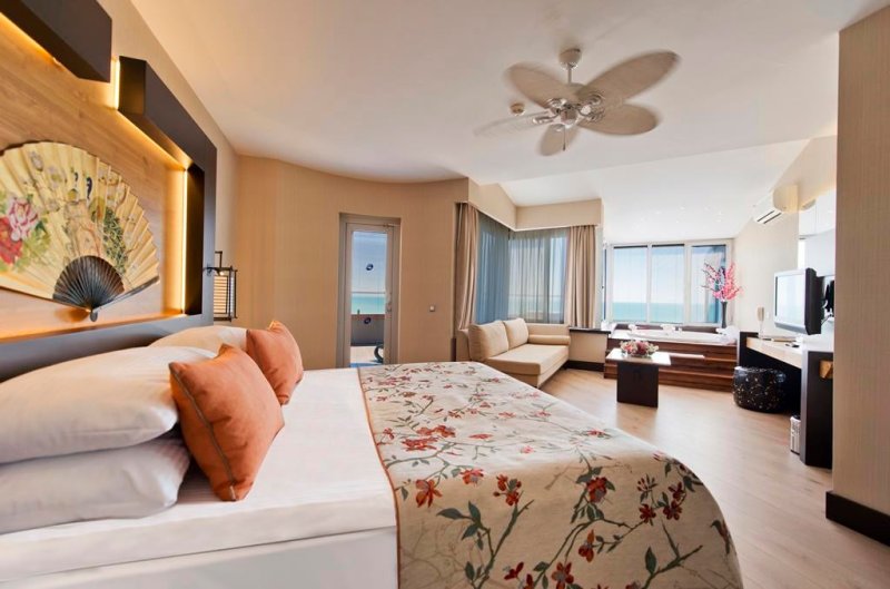 Antalya utazás Limak Lara De Luxe Hotel & Resort