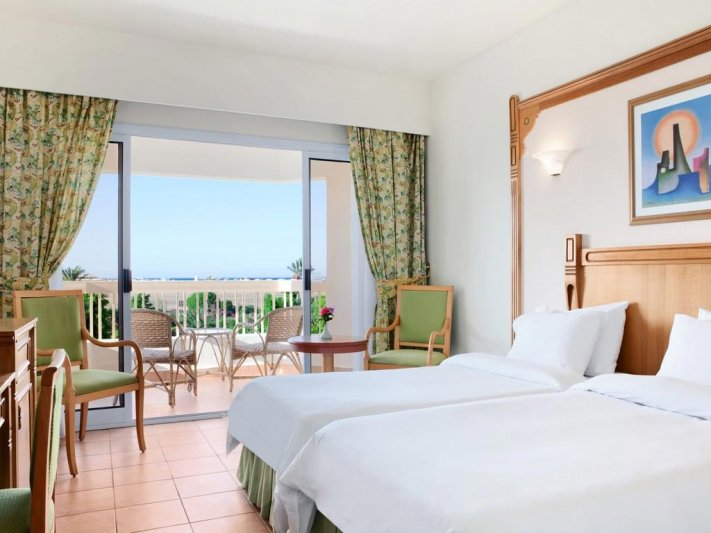 Hurghada utazás Long Beach Resort Hurghada (ex. Hilton)