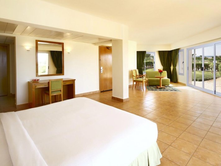 Hurghada utazás Long Beach Resort Hurghada (ex. Hilton)