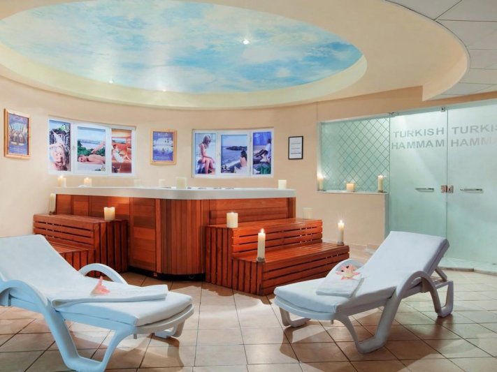 Hurghada utazás Long Beach Resort Hurghada (ex. Hilton)