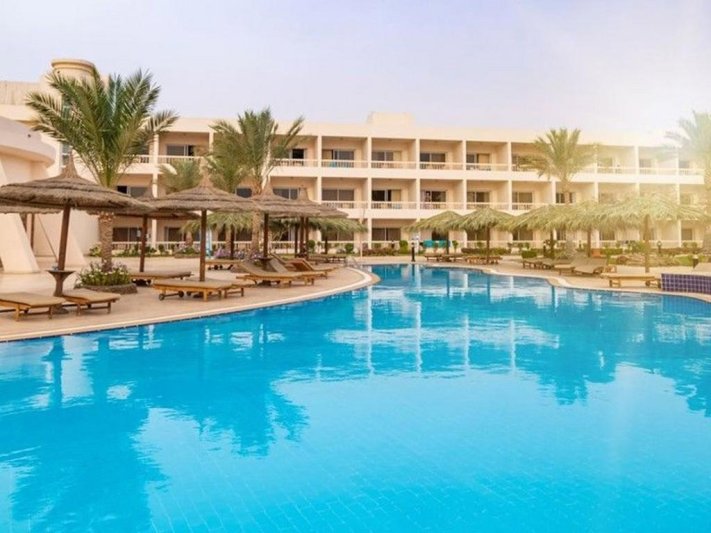 Hurghada utazás Long Beach Resort Hurghada (ex. Hilton)