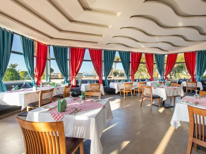 Hurghada utazás Long Beach Resort Hurghada (ex. Hilton)