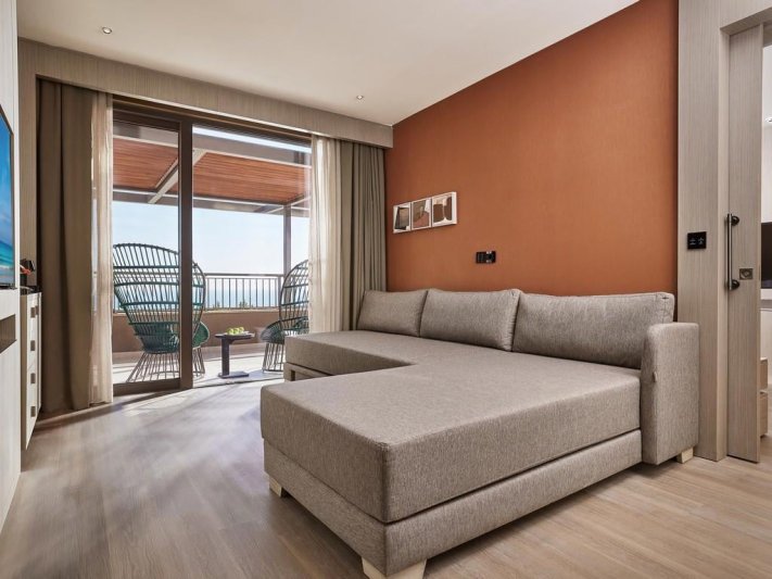Lusso Sorgun Side
