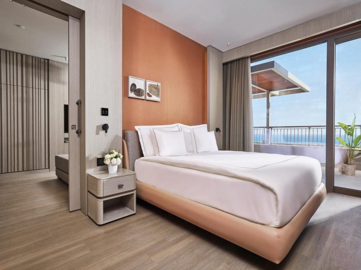 Lusso Sorgun Side