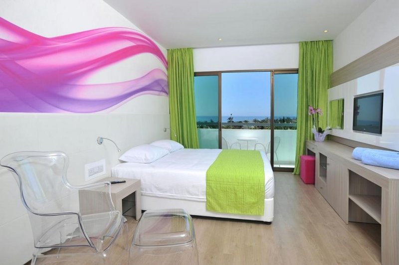 Dél-Ciprus utazás Margadina Lounge Hotel