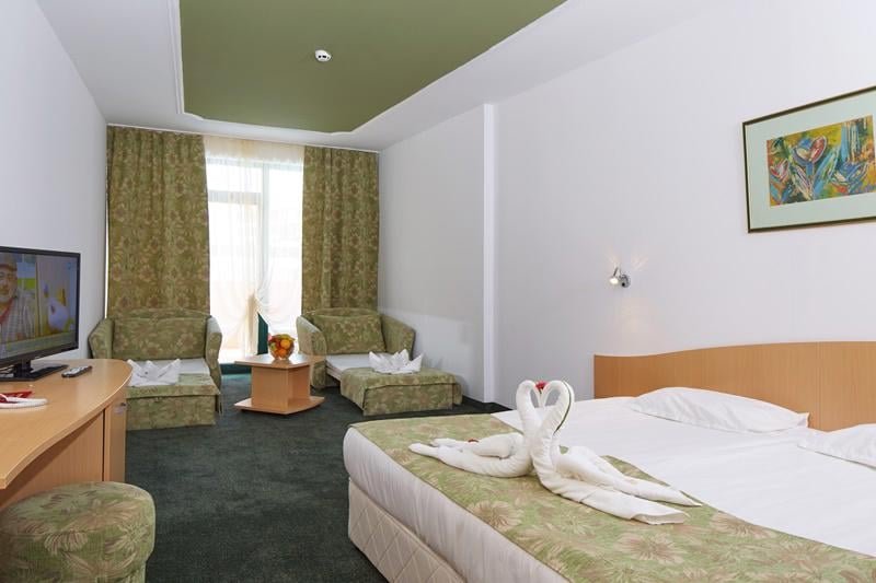 Napospart utazás Mena Palace