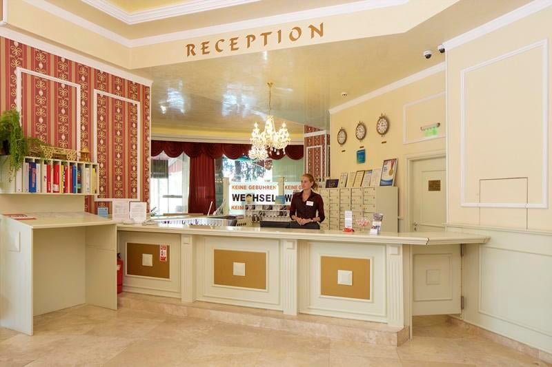 Napospart utazás Mena Palace