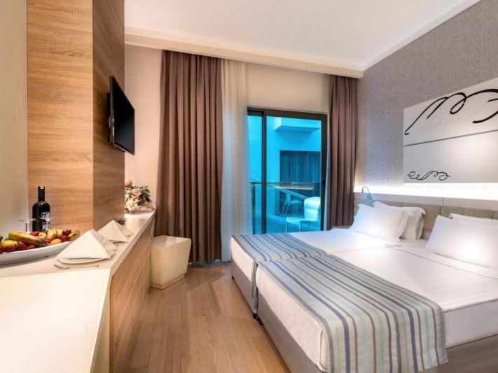 Orfeus Queen Hotel Spa Side
