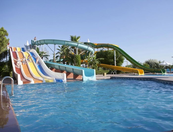 Paloma Oceana Resort Side