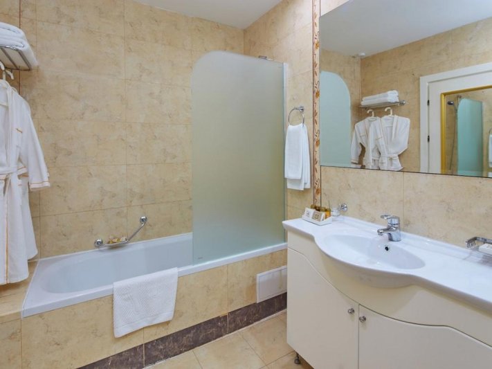 Napospart utazás Planeta Hotel