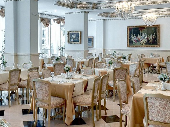 Napospart utazás Planeta Hotel