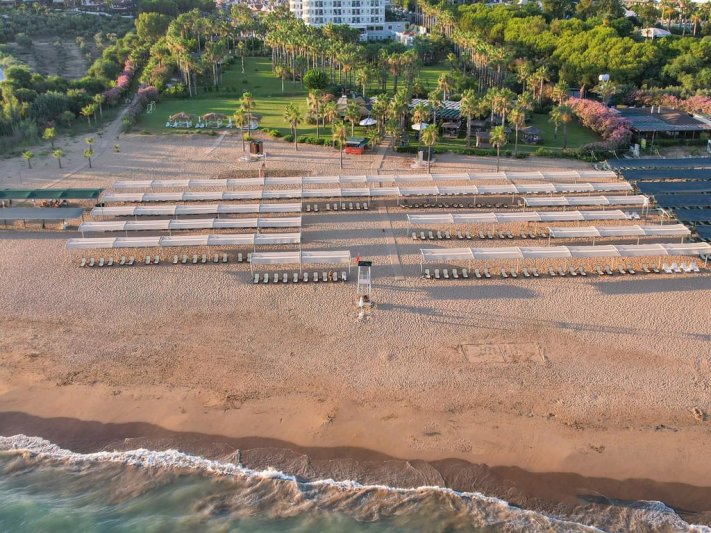 Royal Atlantis Beach Hotel Side