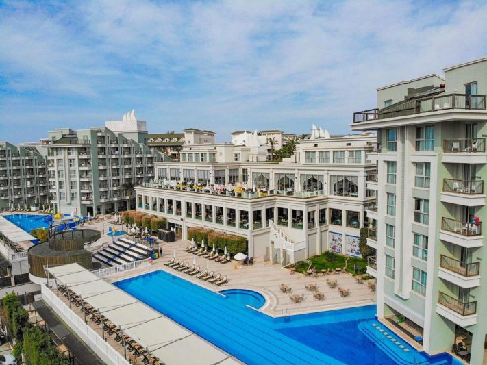 Royal Atlantis Spa and Resort Side