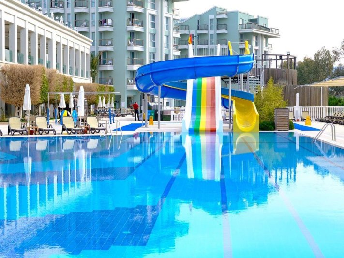 Royal Atlantis Spa and Resort Side