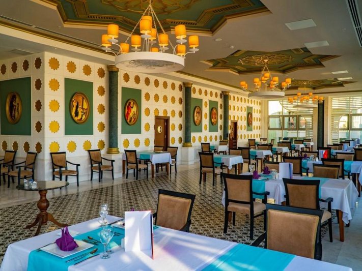 Royal Atlantis Spa and Resort Side