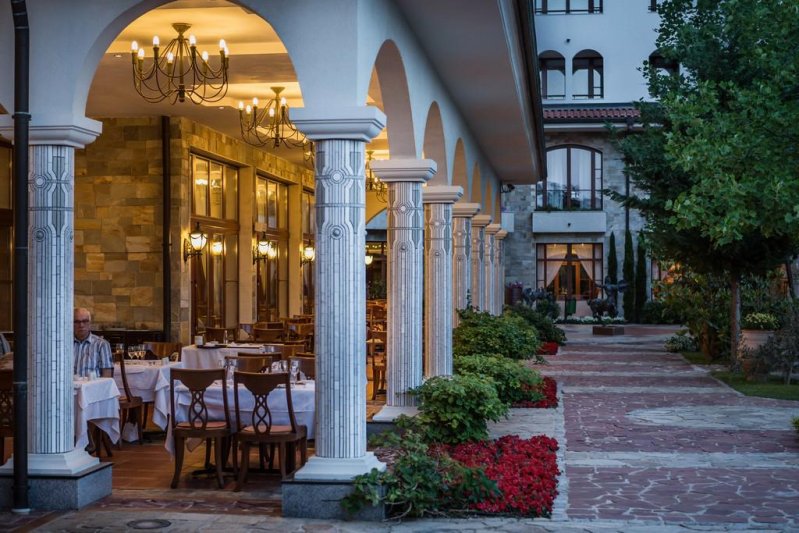 Napospart utazás Royal Palace Helena Sands