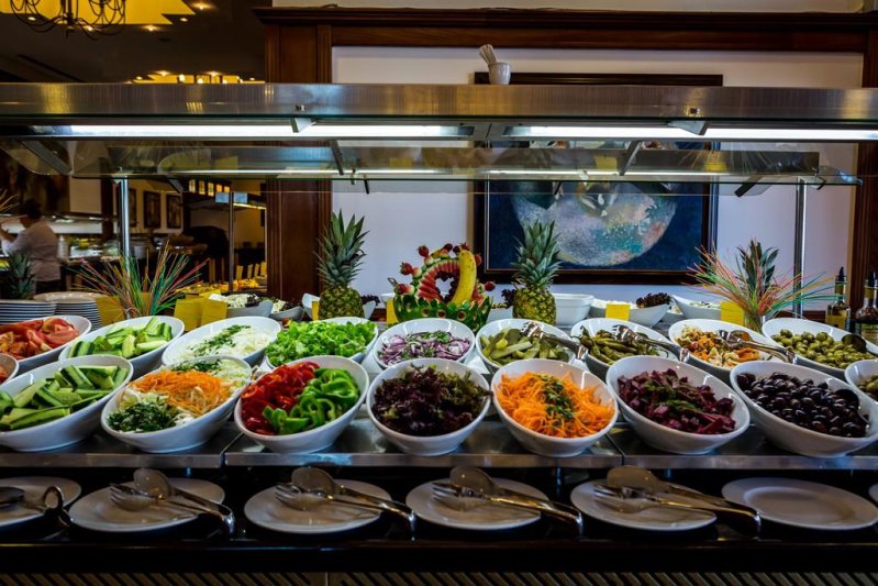 Napospart utazás Royal Palace Helena Sands